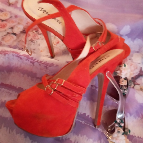 Shoes - Picture 3 of 4